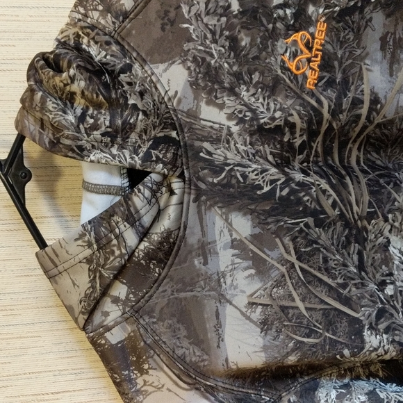 Realtree Camo Fleece Hoodie Size Medium - Picture 2 of 6